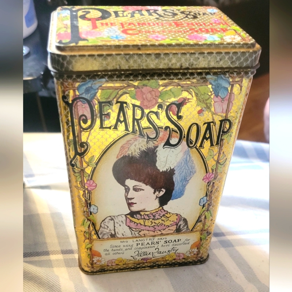 Vintage pears soap tin